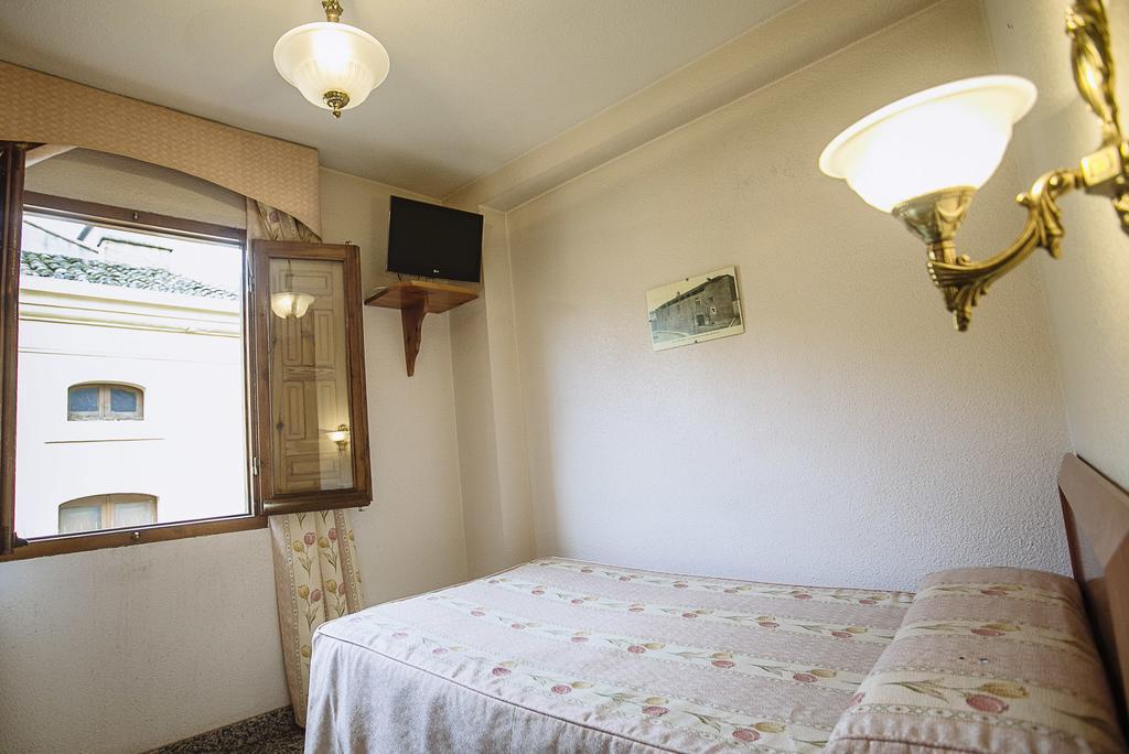 Hostal Plaza Ciudad-Rodrigo Zimmer foto